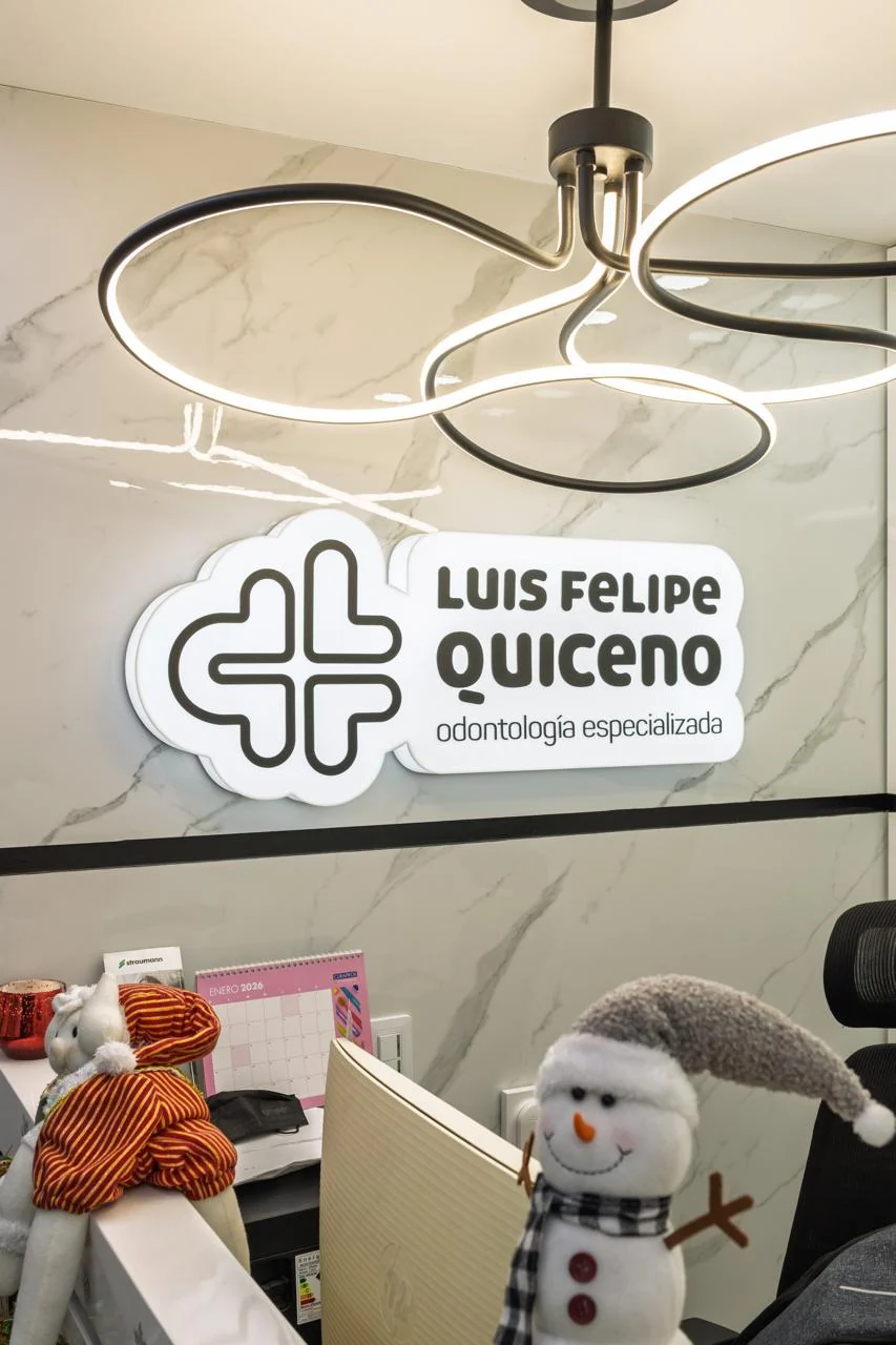 Fachada y acceso a la clínica odontológica