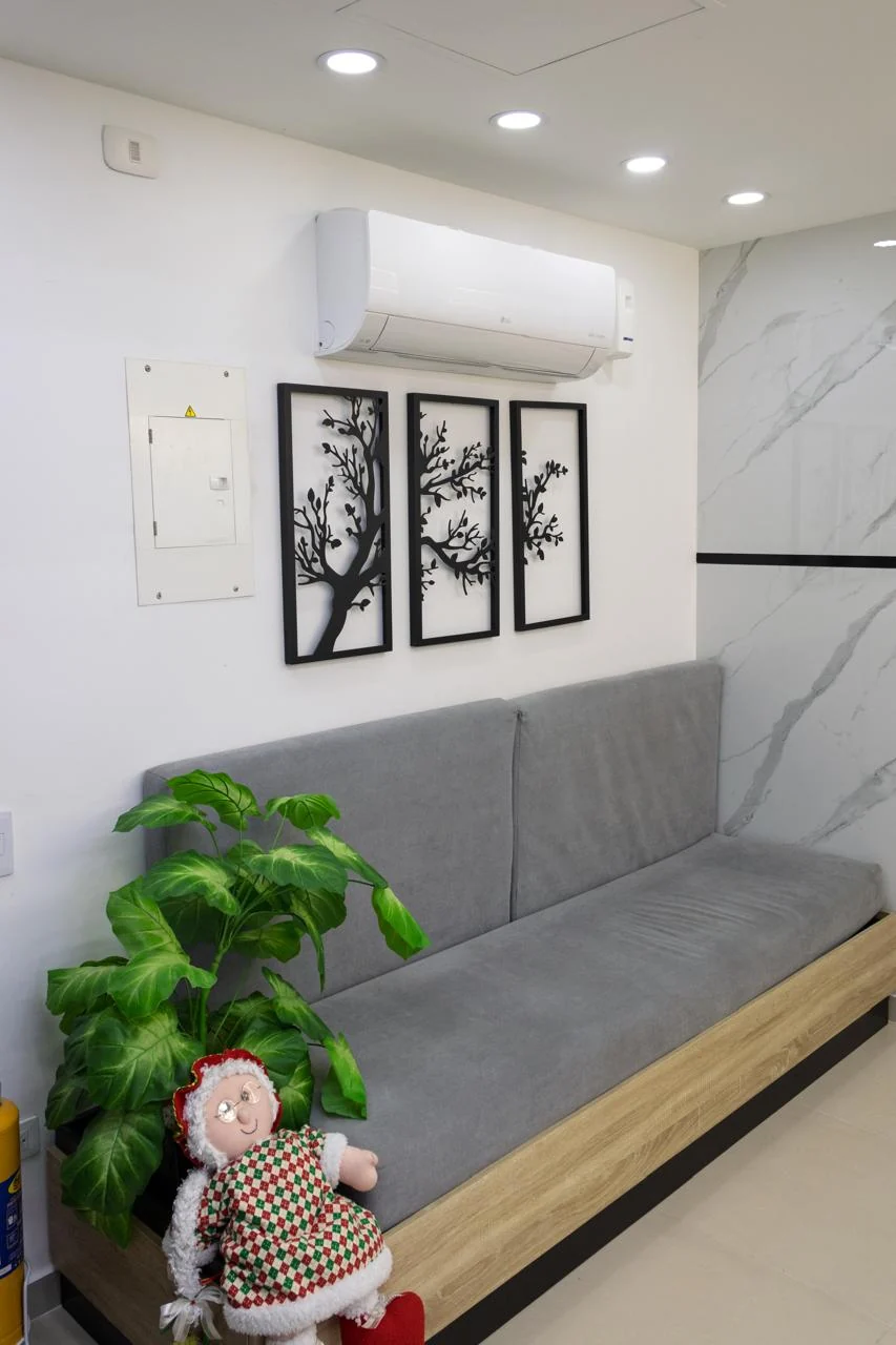 Sala de espera cómoda para pacientes